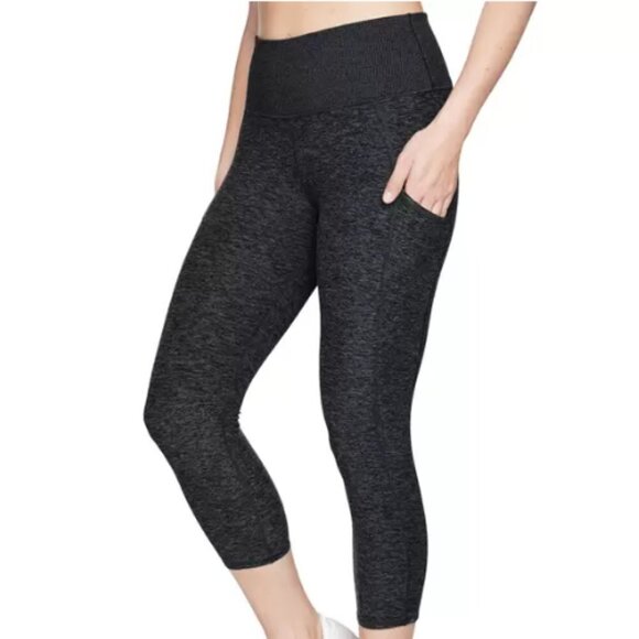 Kirkland Signature Women's Activewear Brushed Capri Grey, size XS - Picture 3 of 7